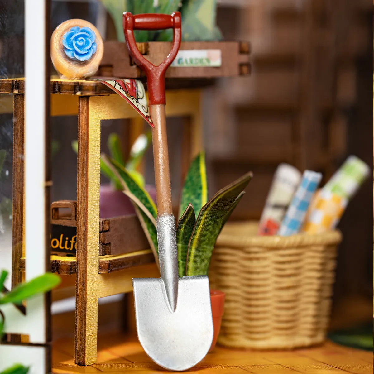 Holiday Garden House - Book Nook Shelf Insert 9145