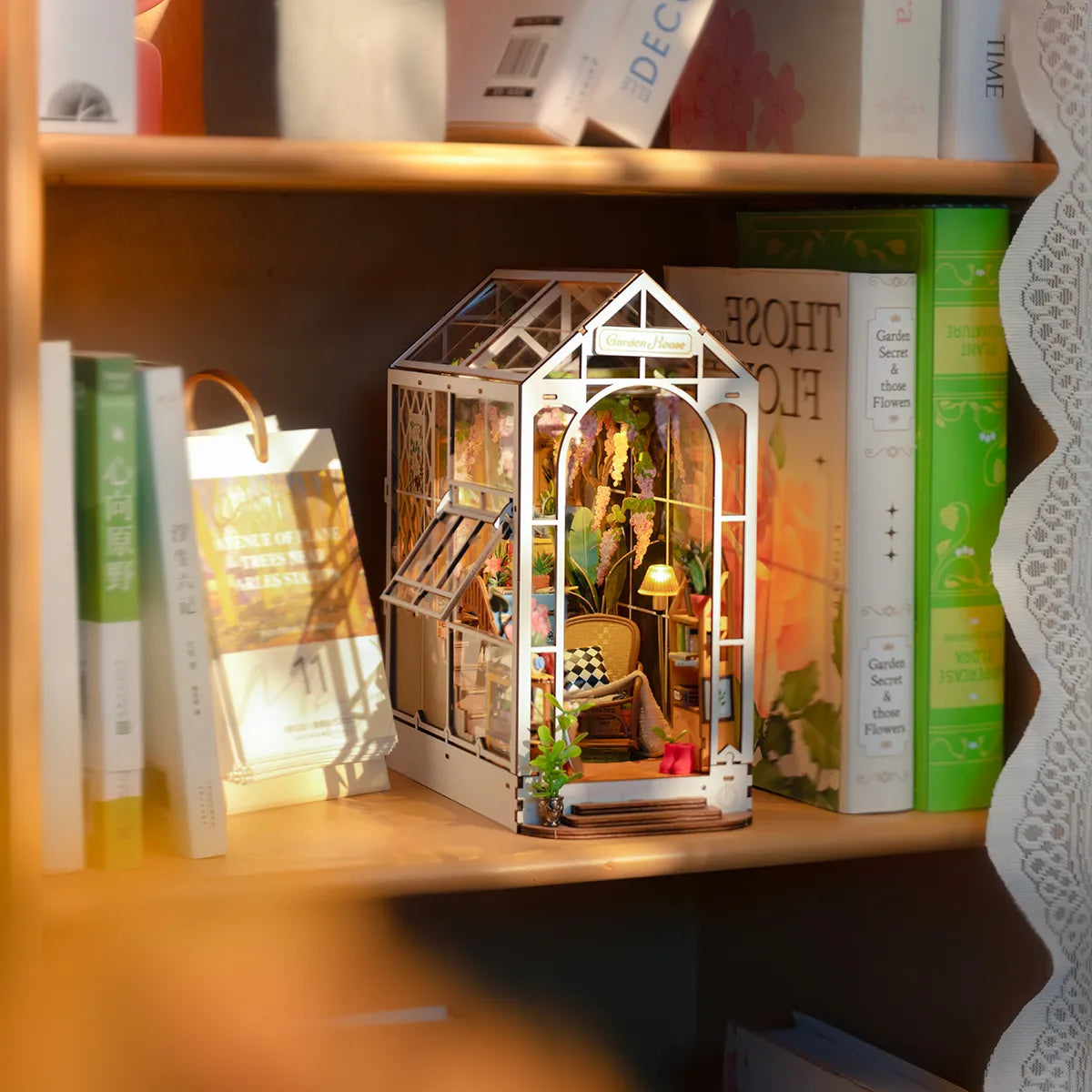Holiday Garden House - Book Nook Shelf Insert 9145