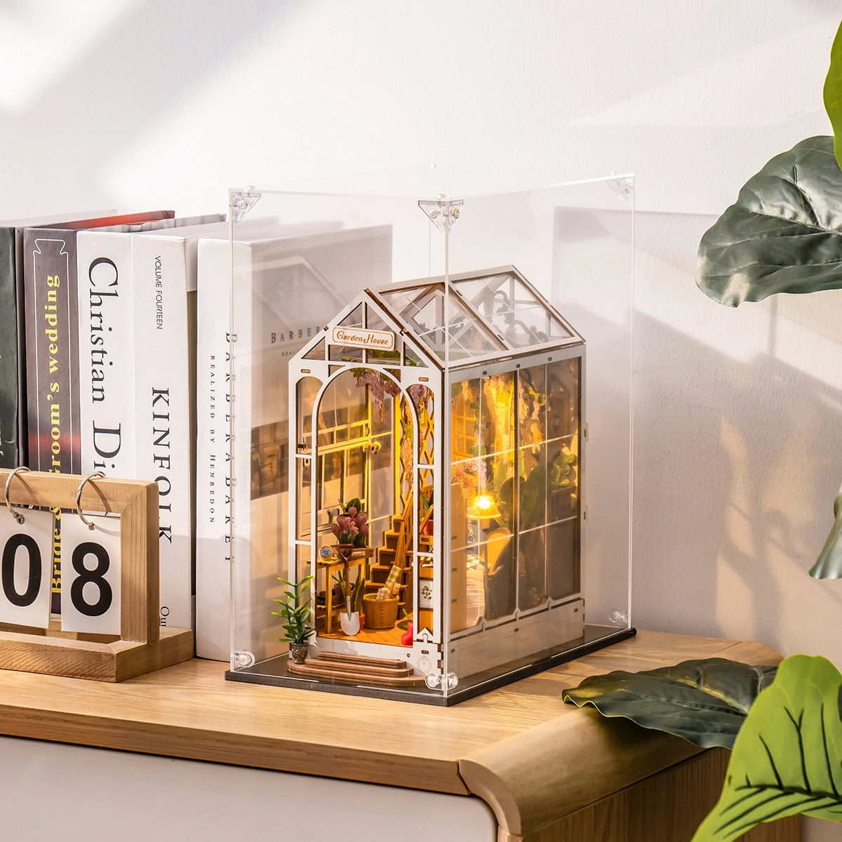 Rolife Book Nook Dust Cover Display Box 1056